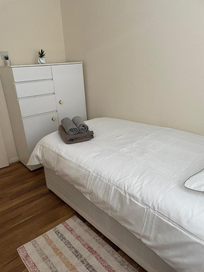 Single And Doubles Rooms Close To Central London Londres Exterior foto