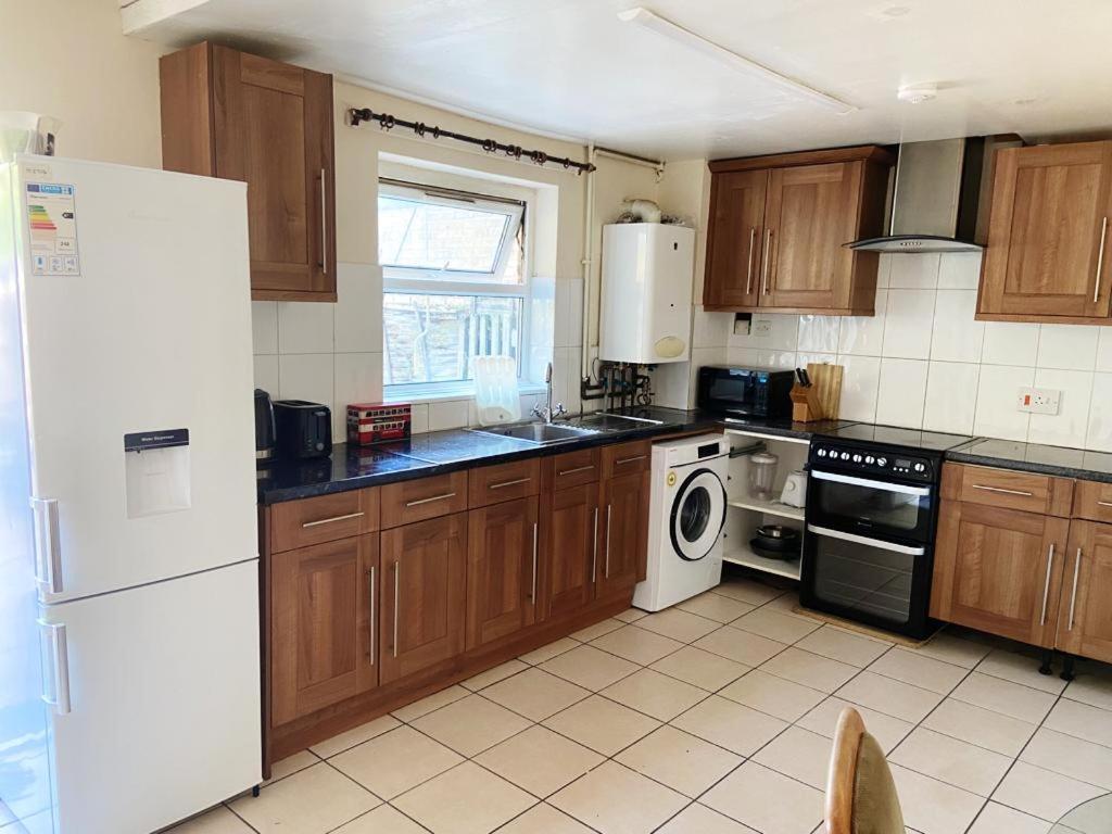 Single And Doubles Rooms Close To Central London Londres Exterior foto