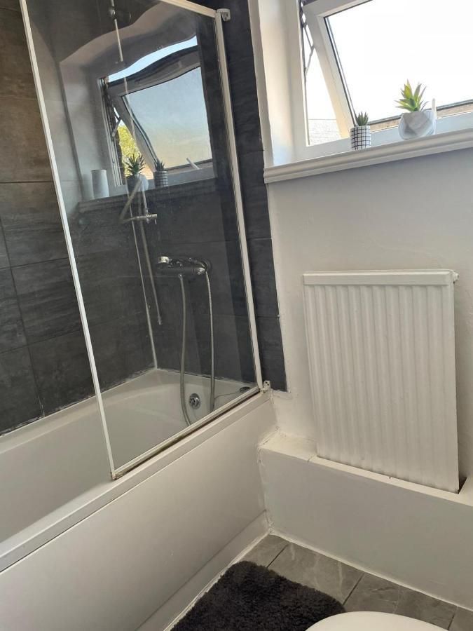 Single And Doubles Rooms Close To Central London Londres Exterior foto