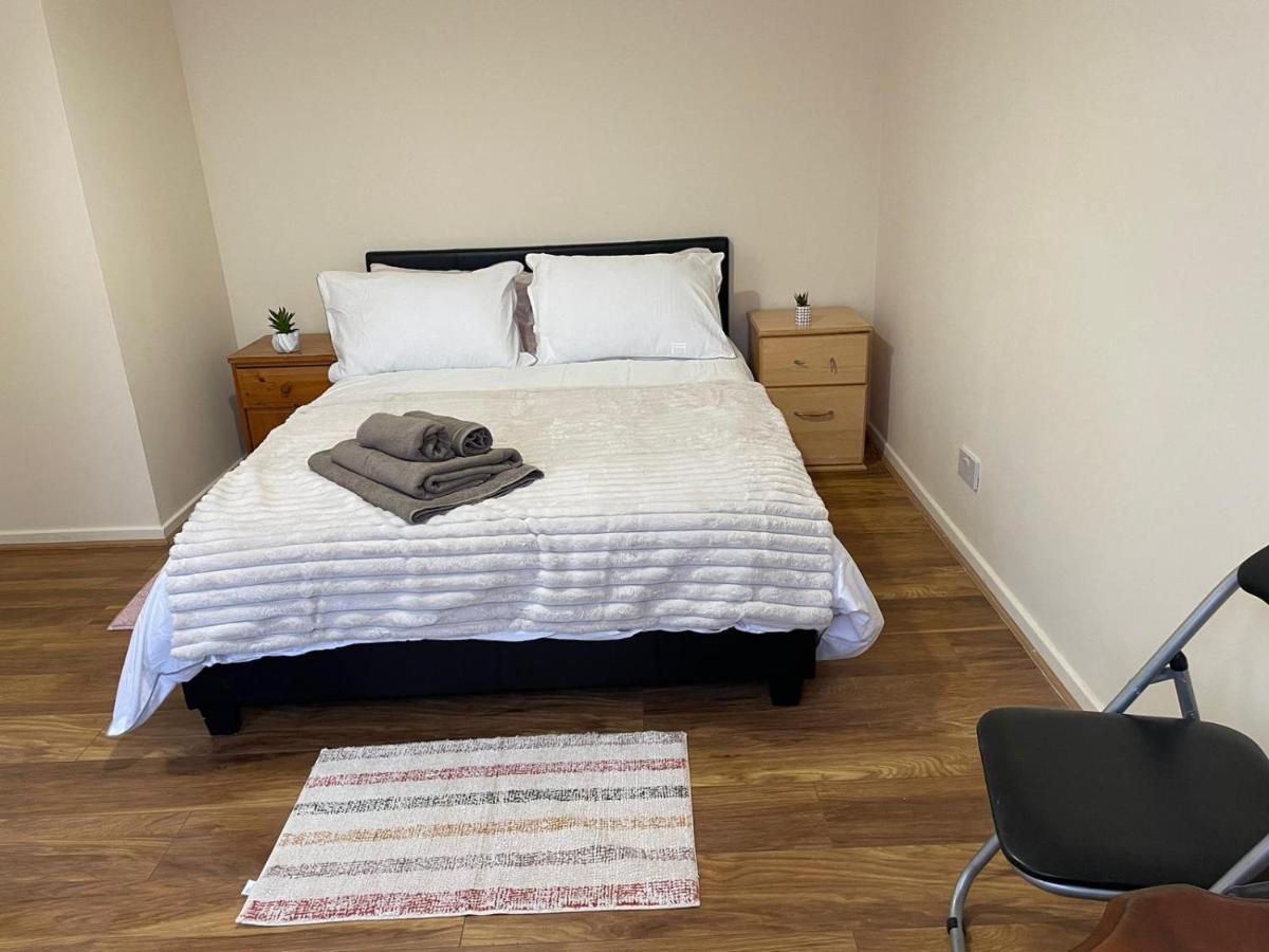 Single And Doubles Rooms Close To Central London Londres Exterior foto