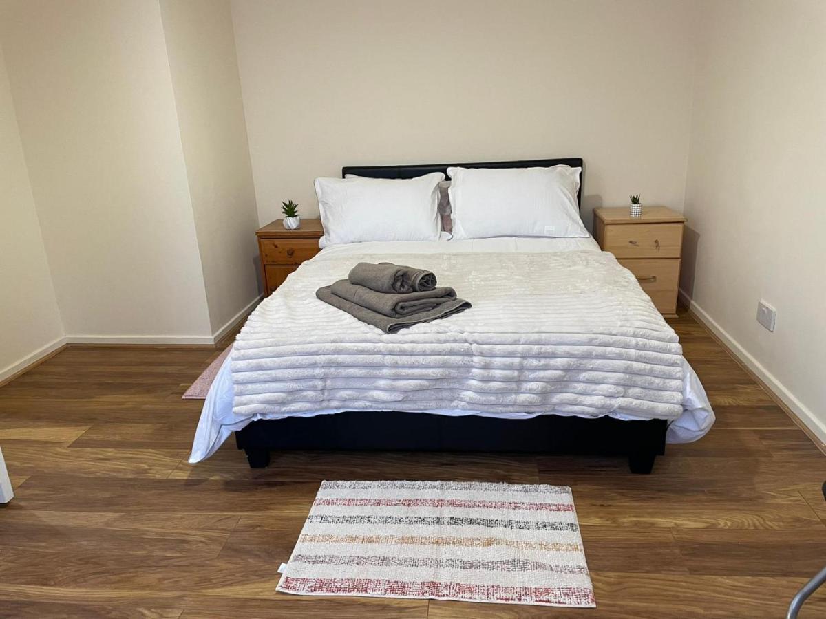 Single And Doubles Rooms Close To Central London Londres Exterior foto