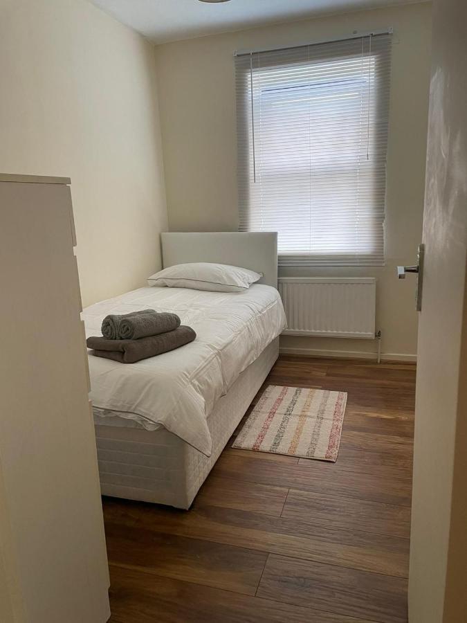 Single And Doubles Rooms Close To Central London Londres Exterior foto