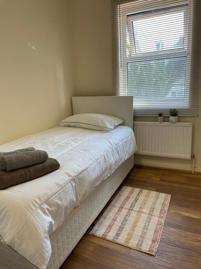 Single And Doubles Rooms Close To Central London Londres Exterior foto